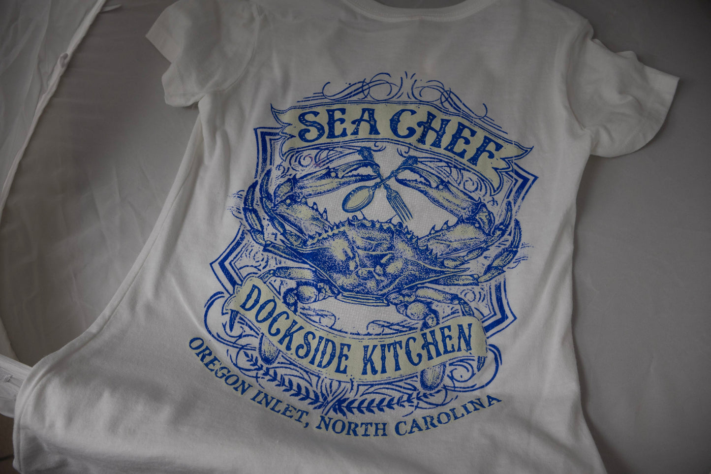 Ladies V-Neck Crab Cameo